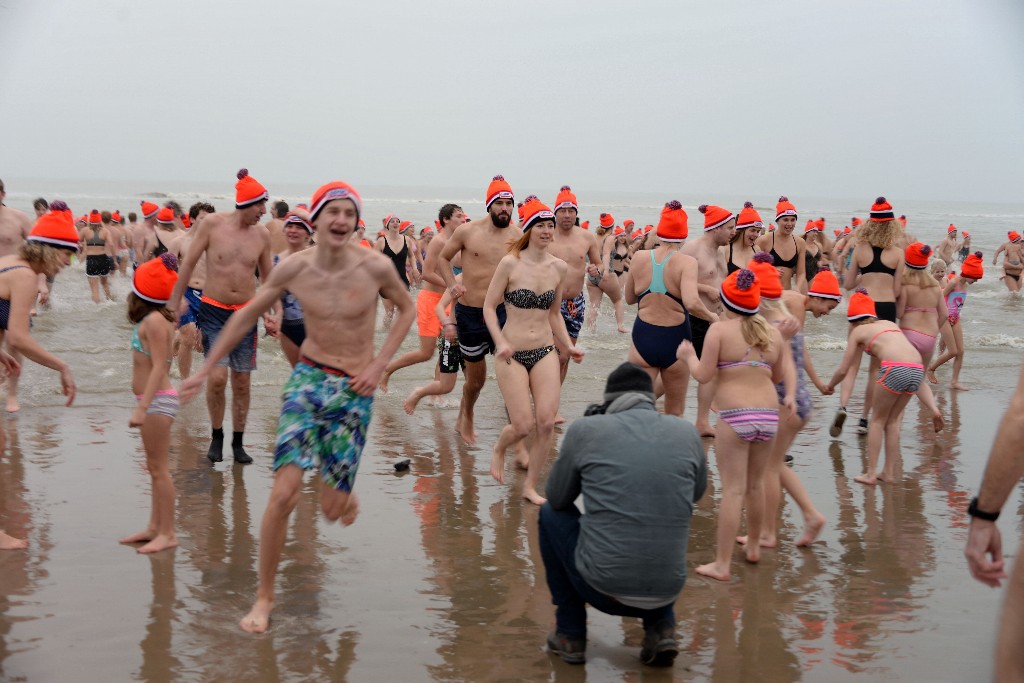 ../Images/Nieuwjaarsduik Nederzandt 2020 078.jpg